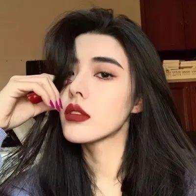 爱长颈鹿的女人